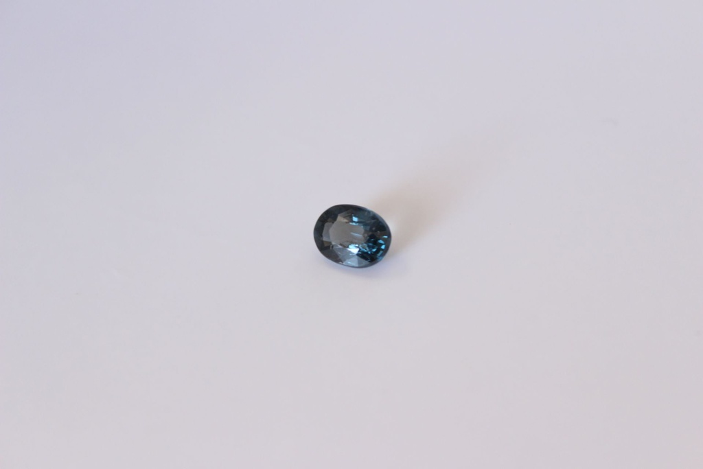 Spinelle Bleu pétrole 1.4cts