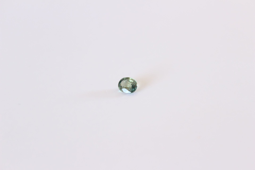 Saphir Vert olive 0.44cts